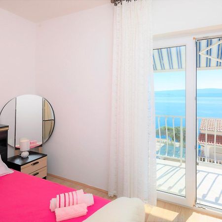 Fba Family Beach Apartments Омиш Экстерьер фото