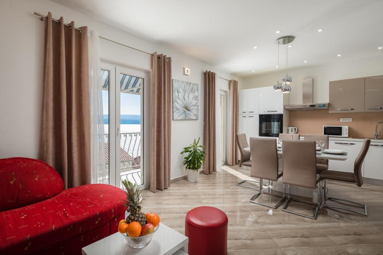Fba Family Beach Apartments Омиш Экстерьер фото