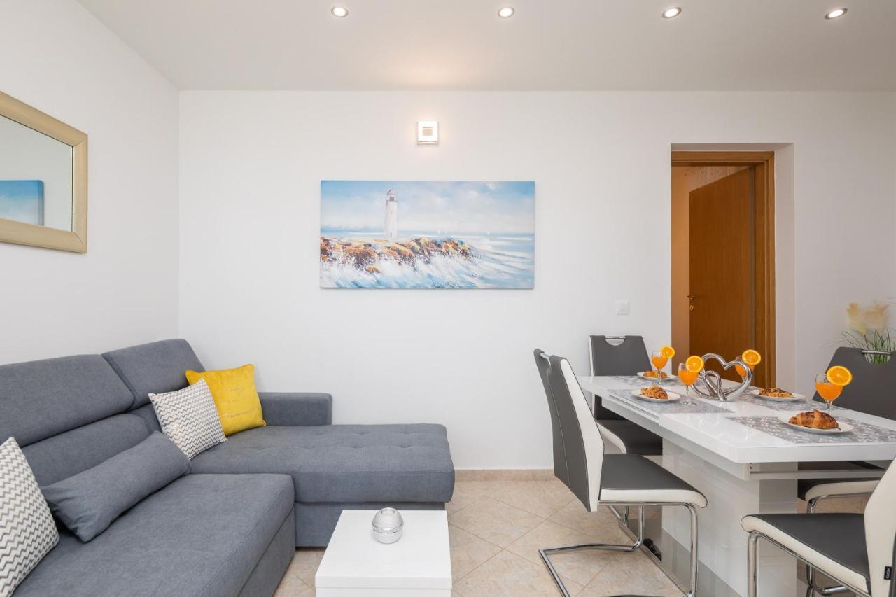 Fba Family Beach Apartments Омиш Экстерьер фото