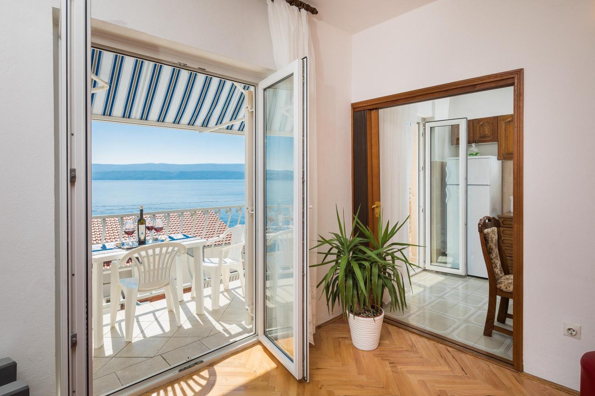 Fba Family Beach Apartments Омиш Экстерьер фото
