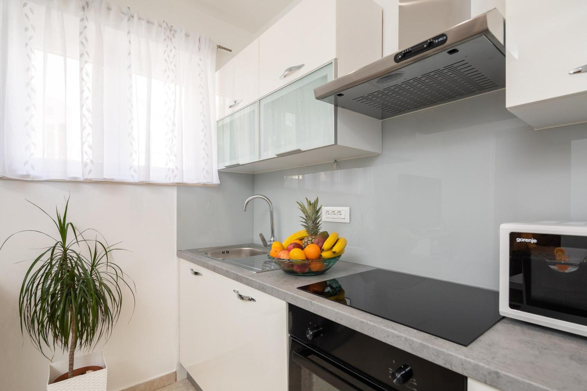 Fba Family Beach Apartments Омиш Номер фото