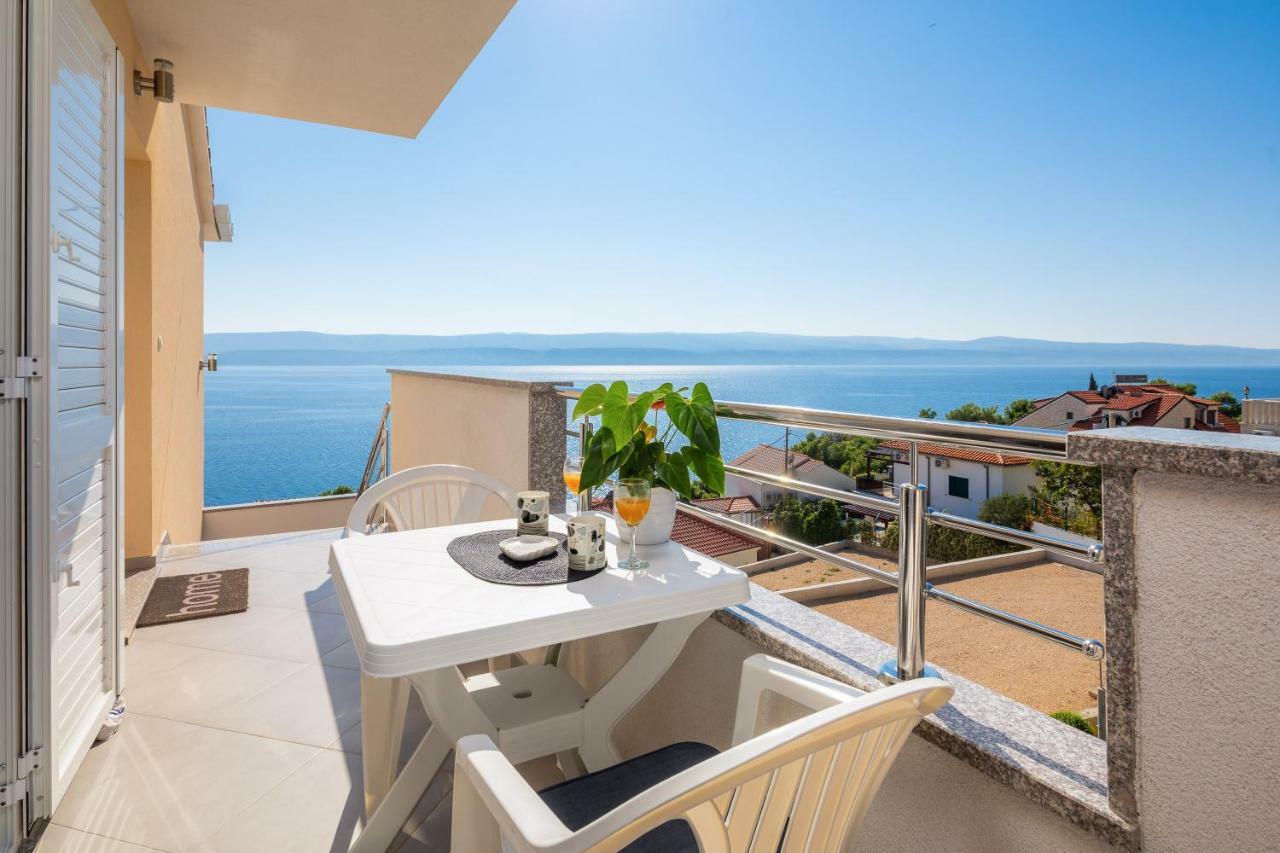 Fba Family Beach Apartments Омиш Экстерьер фото