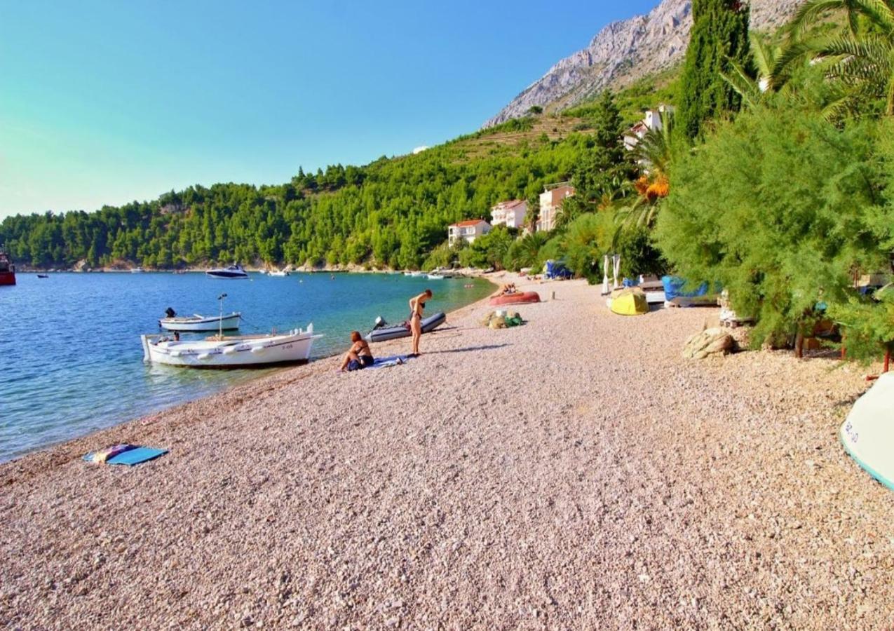 Fba Family Beach Apartments Омиш Экстерьер фото